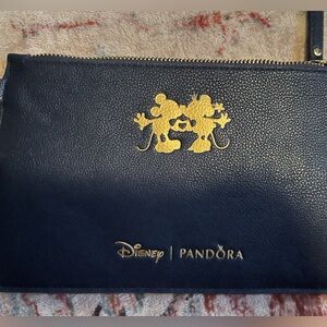 Pandora x Disney Mickey and Minnie clutch